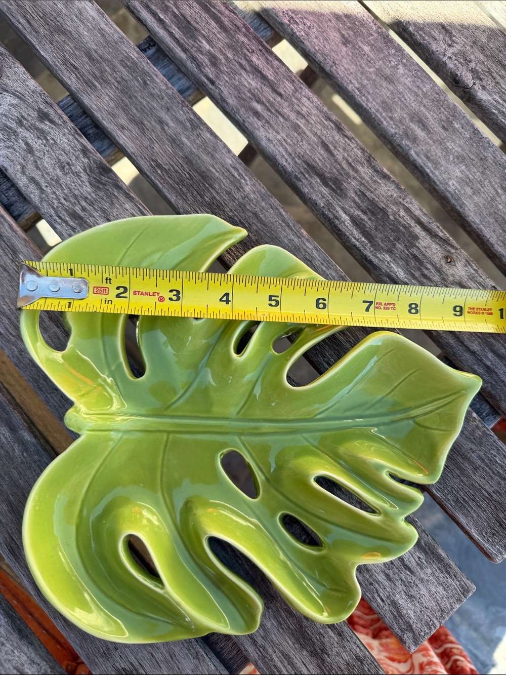 Ceramic Monstera Leaf Decorative Dish or Display - Lime Green - Picture 4 of 5